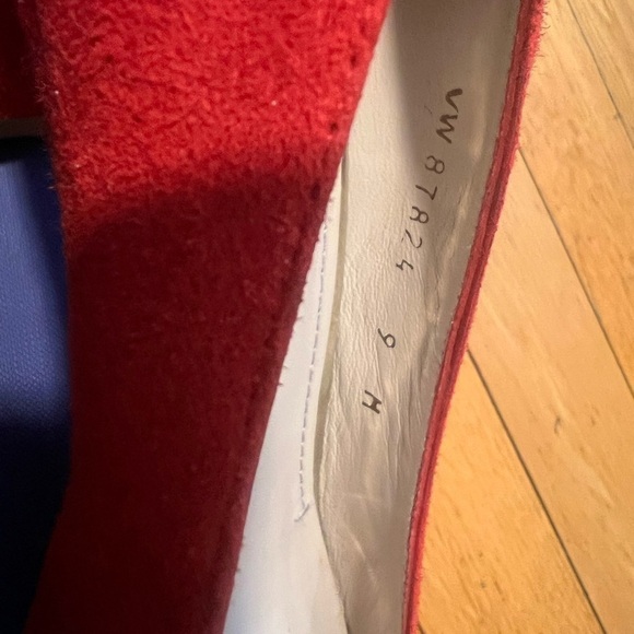 💯 authentic Stuart Weitzman red suede pumps! - Picture 3 of 6